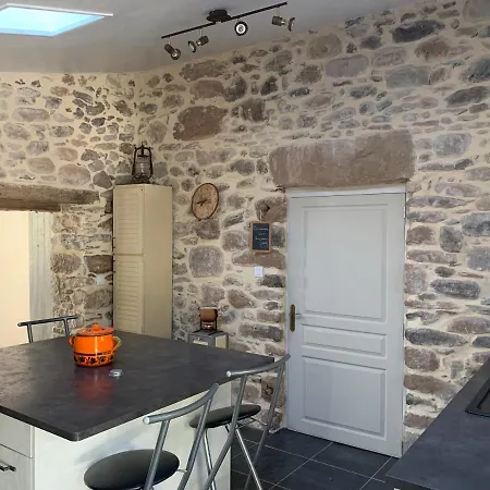 Casa de Férias Maison De Village Authentique Octon